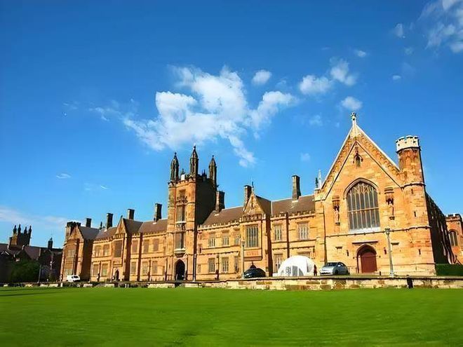 2025香港留学中介哪家最强？申请神助攻陪你一路闯关港校