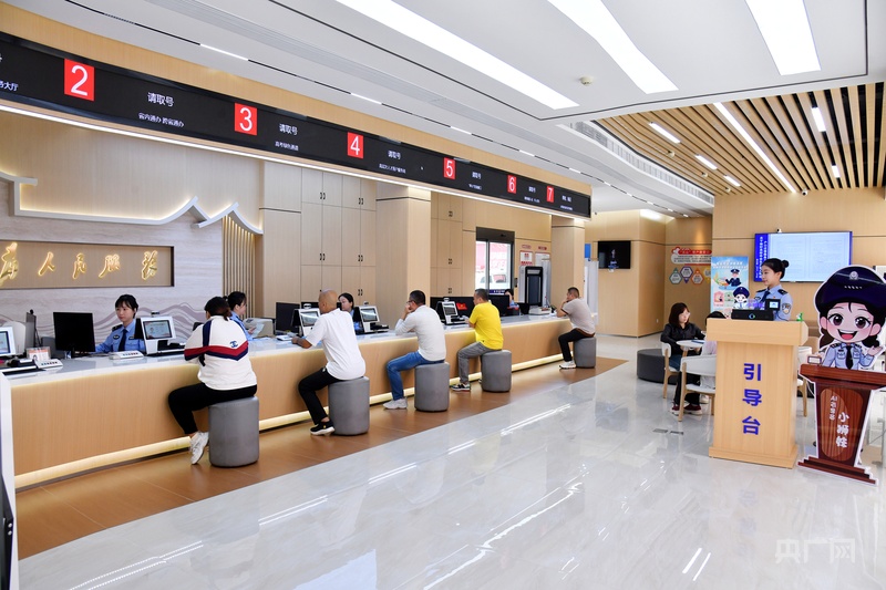 阳光下的守护｜从警第一课：“小金人”传初心 把让人民满意刻进基因(图2)